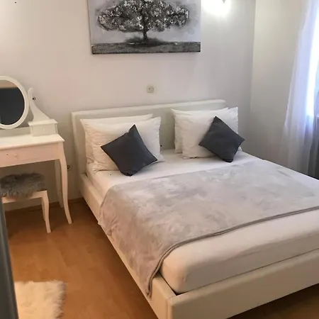 Apartament House Niko