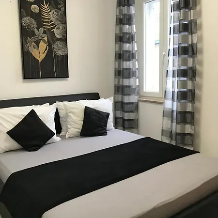 Apartament House Niko *
