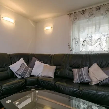 House Niko Apartment *